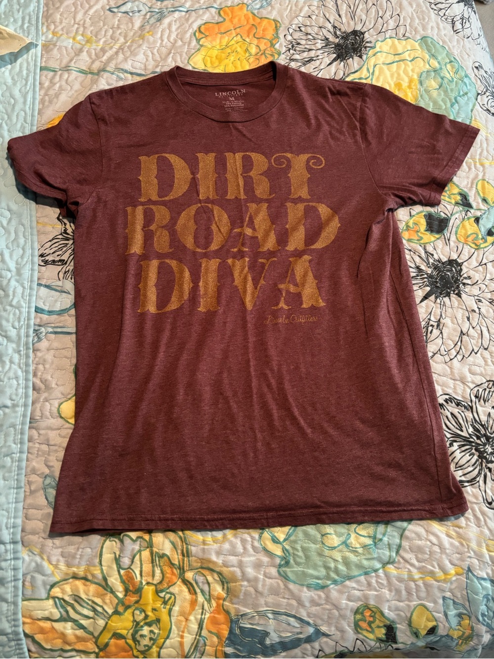 Dirt Road Diva Short Sleeve Tee - Maroon by Lincoln